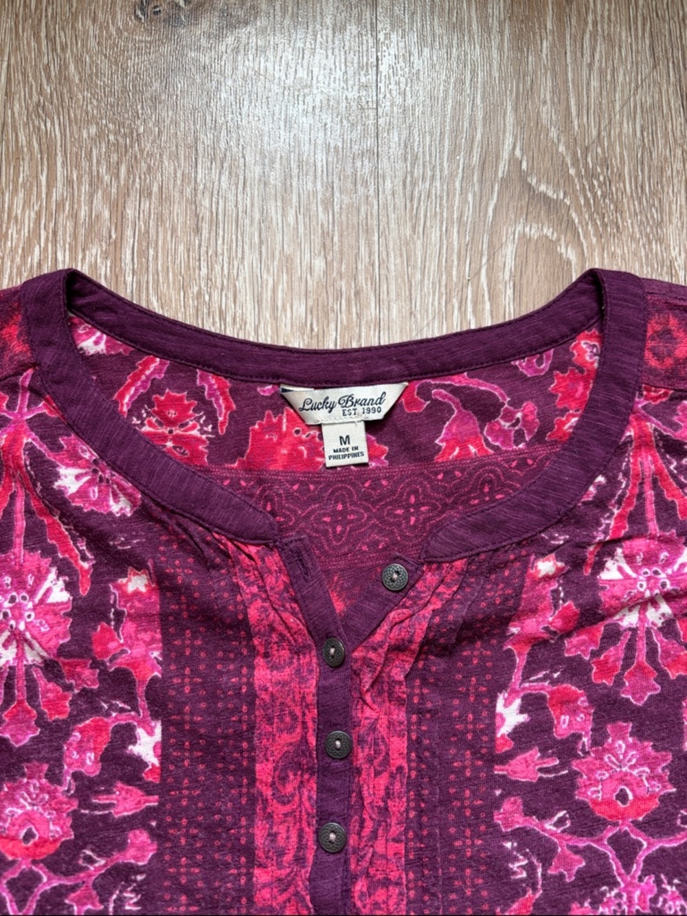 Lucky Brand pink/purple print 3/4 sleeve henley top, medium - Picture 2 of 6